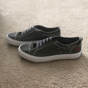 Brand new size 7.5 blowfish sneakers